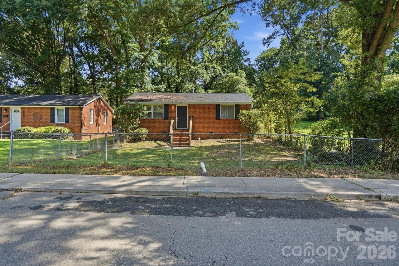 1805 Purser Dr., Charlotte, NC 28215