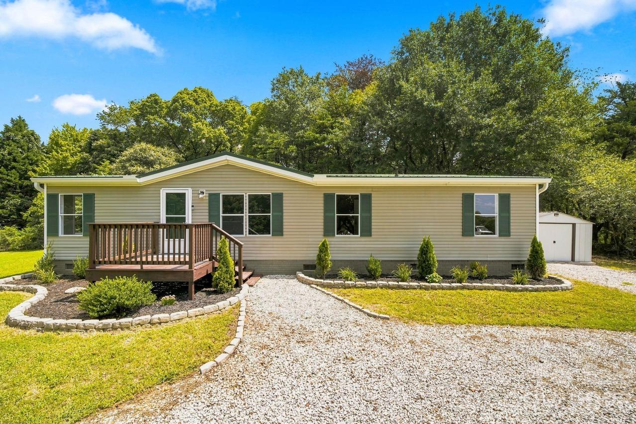 128 Craver Ln., Troutman, NC 28166