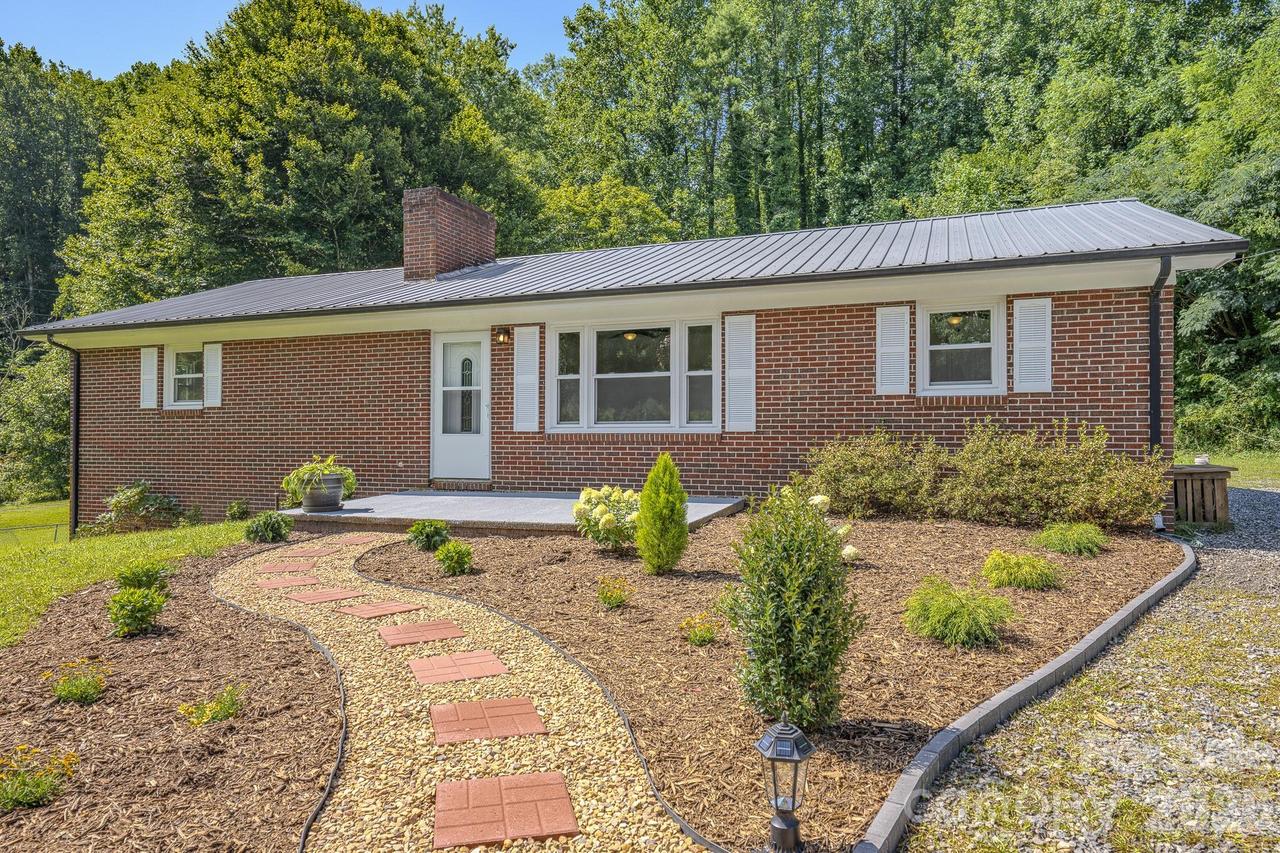 8525 Us 25/70 Hwy., Marshall, NC 28753