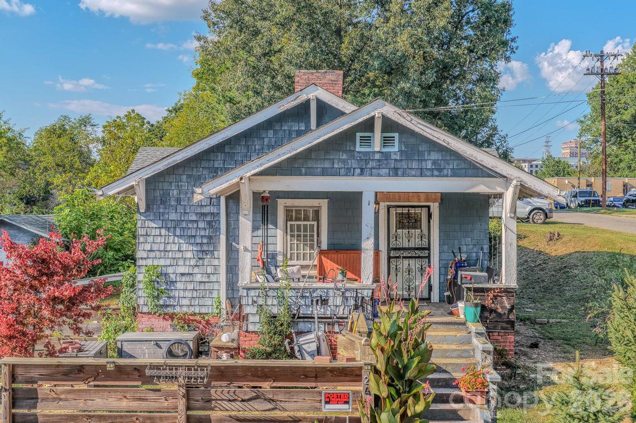 24 Timothy St., Asheville, NC 28801
