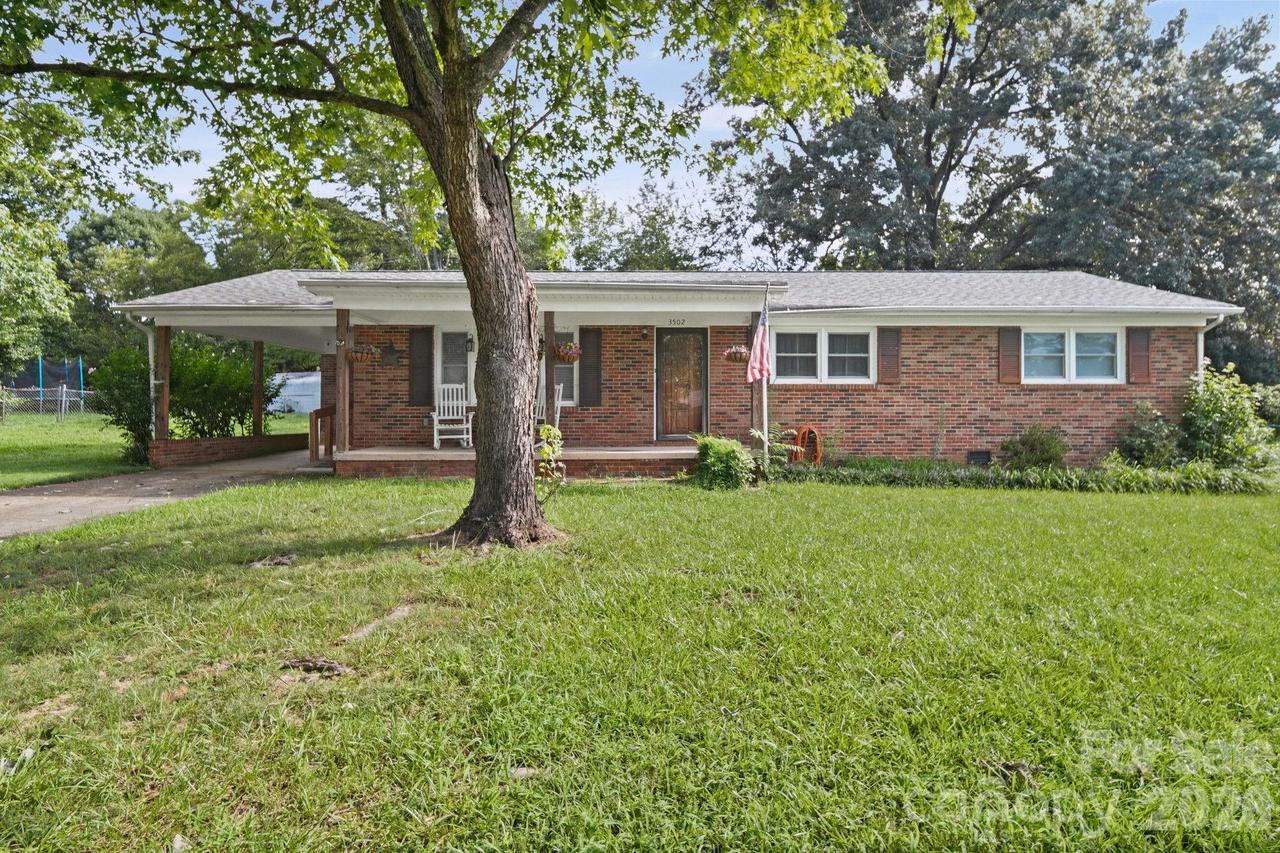 3502 Merry Oaks Ln., Dallas, NC 28034