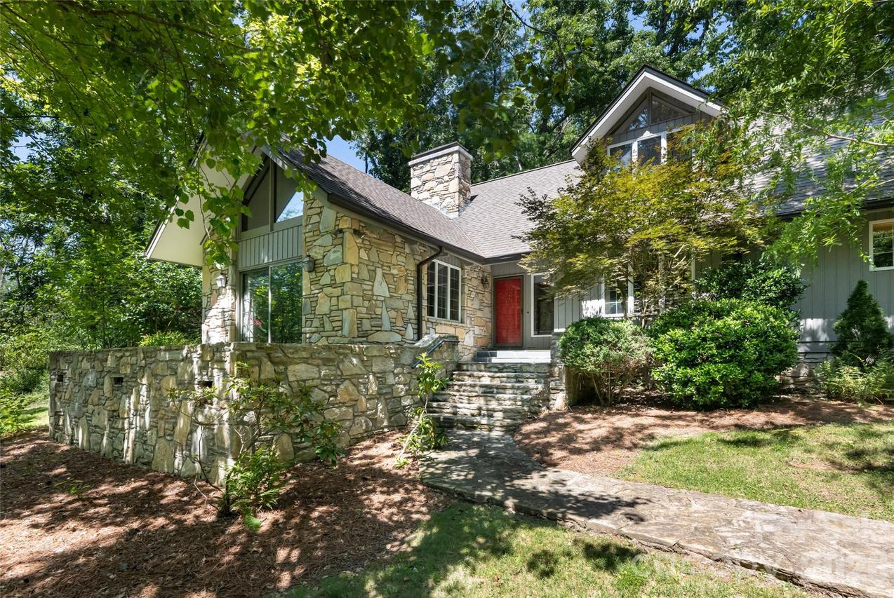 25 E Forest Rd., Asheville, NC 28803