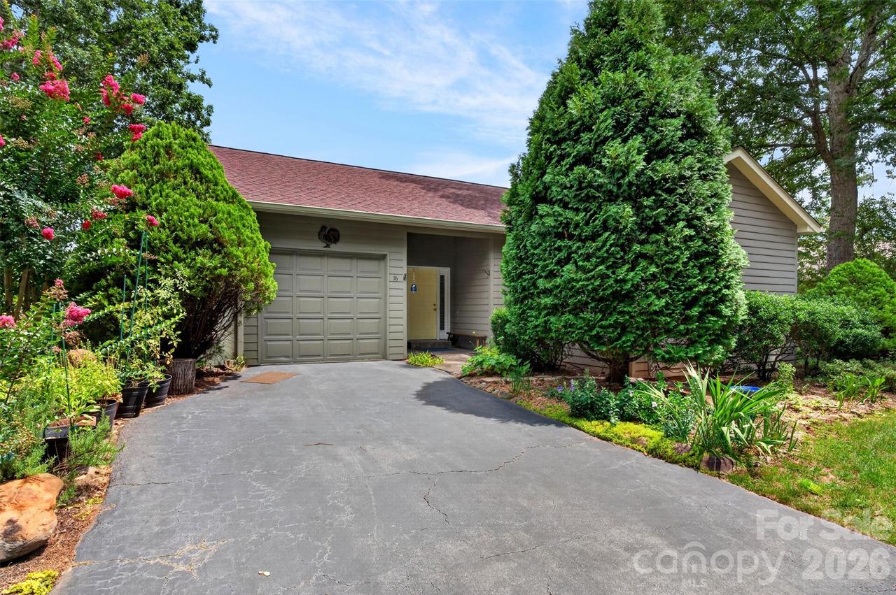 16 Spring Hollow Cir., Asheville, NC 28805