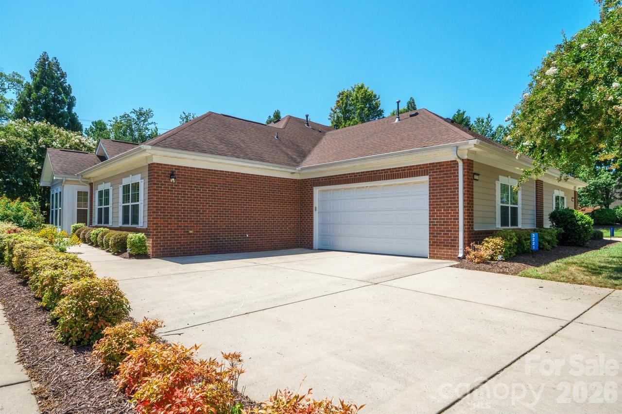 3221 Abbey Walk Ln., Matthews, NC 28105