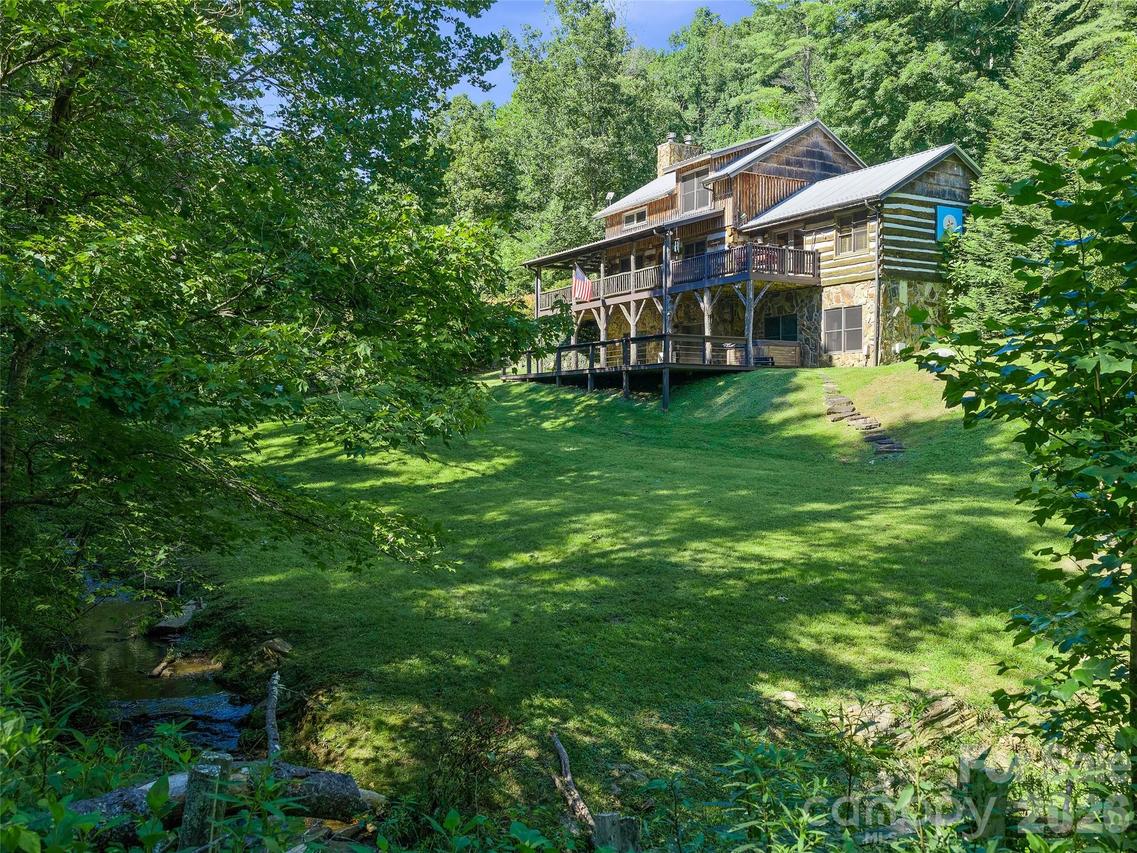 503 White Pine Ln., Bakersville, NC 28705