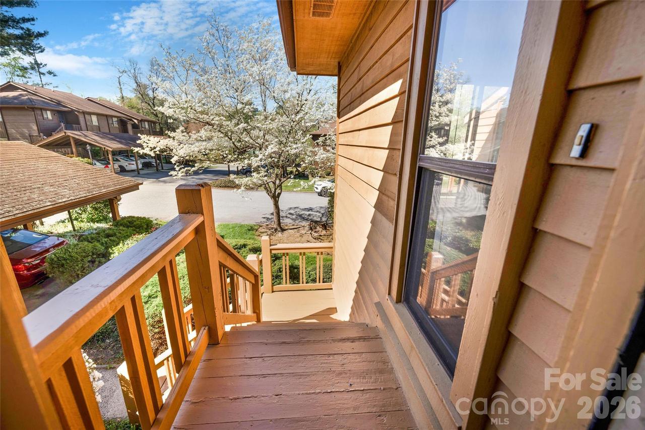 521 Courtwood Ln. #8, Hendersonville, NC 28739