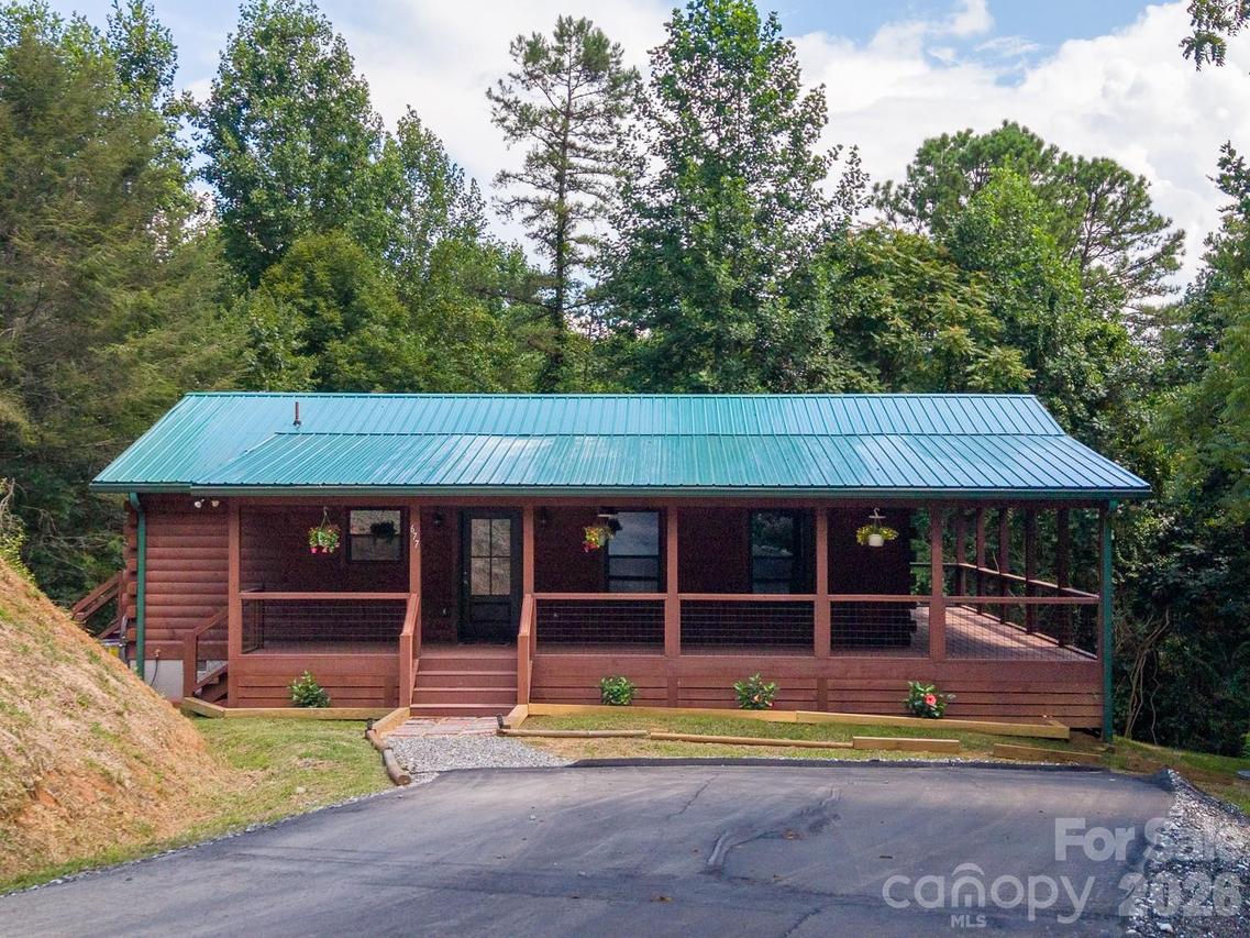 677 Ridgetop Cir., Whittier, NC 28789