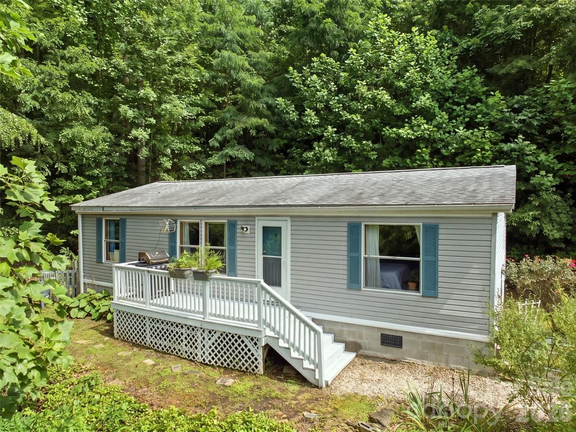 180 Hidden Meadow Dr., Candler, NC 28715