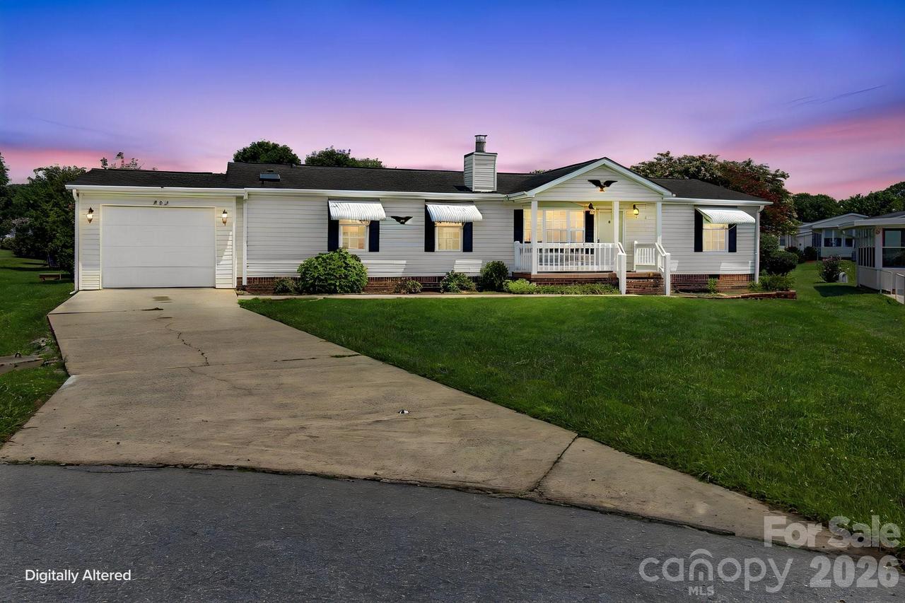 204 Red Birch Ct., Hendersonville, NC 28739