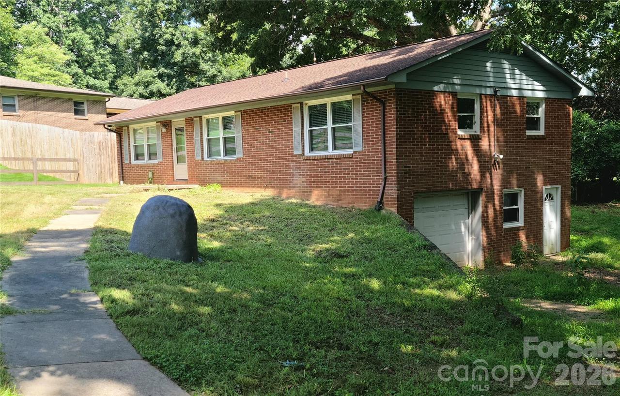 2230 Kenwood Dr., Kannapolis, NC 28081