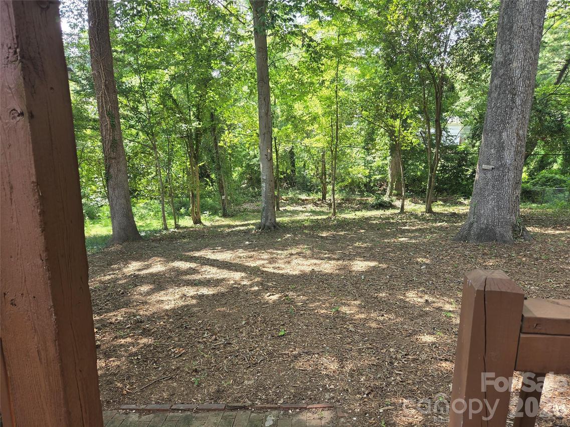 4910 Valley Stream Rd., Charlotte, NC 28209