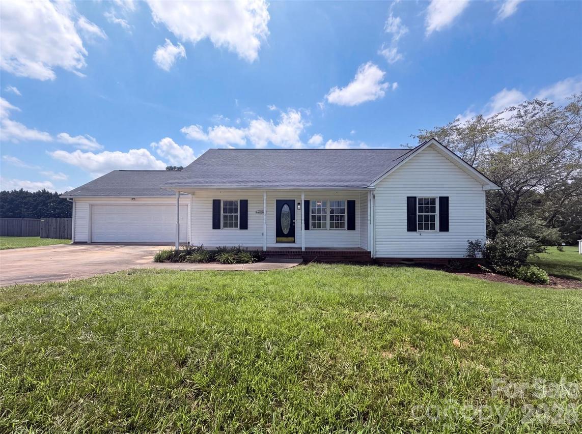 2243 Mintew Cir., Lincolnton, NC 28092