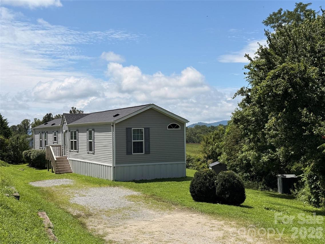 166 Albert Dr., Flat Rock, NC 28731