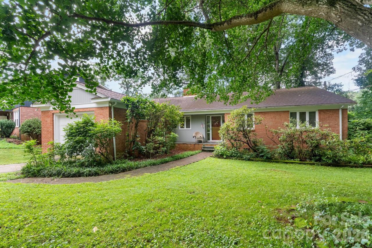 219 West Park Dr., Morganton, NC 28655