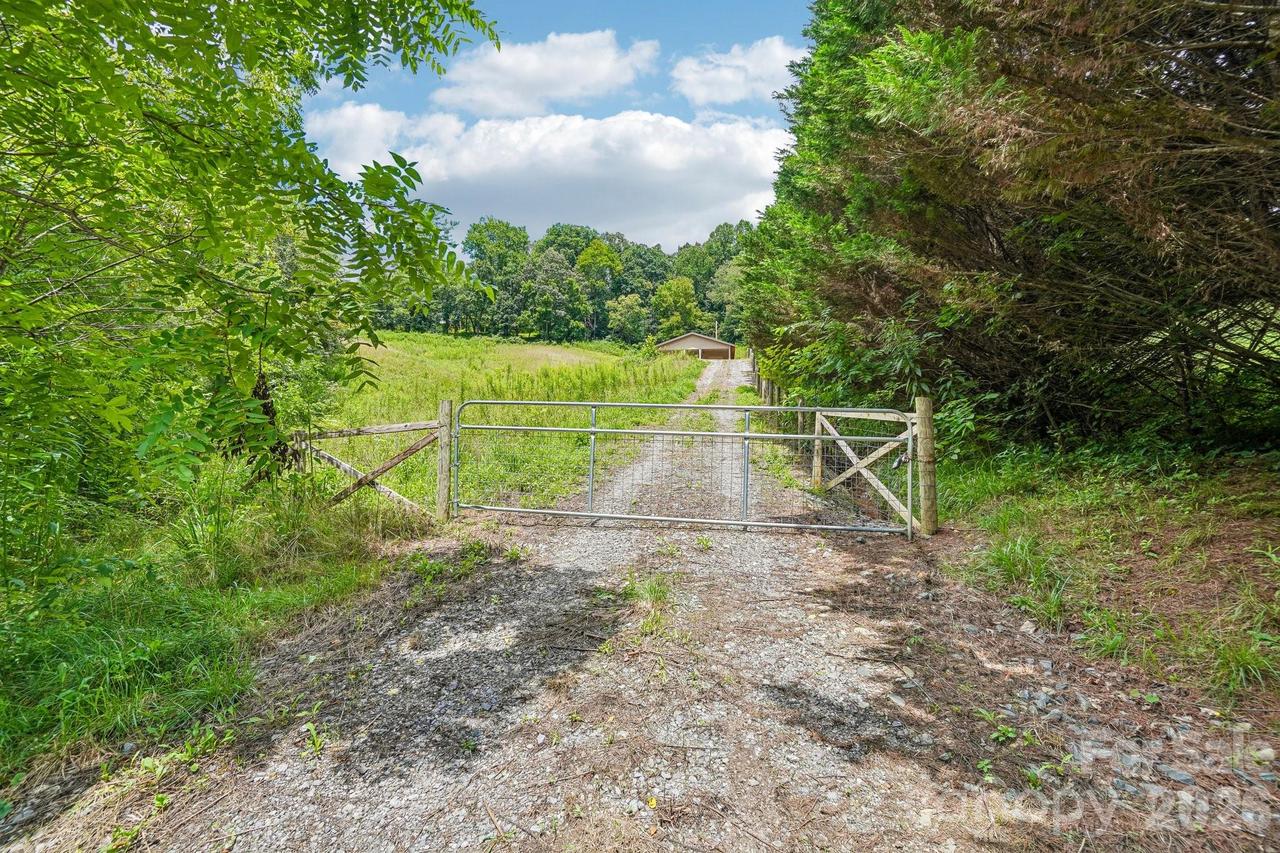 50 Glance Cove Rd., Clyde, NC 28721