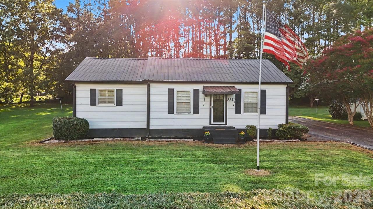 832 Baker St., Statesville, NC 28677