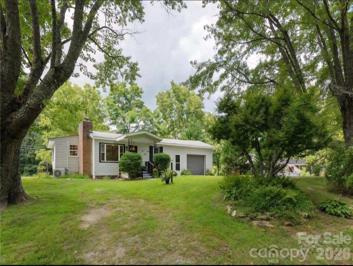 1323 Locust Grove Rd., Hendersonville, NC 28792