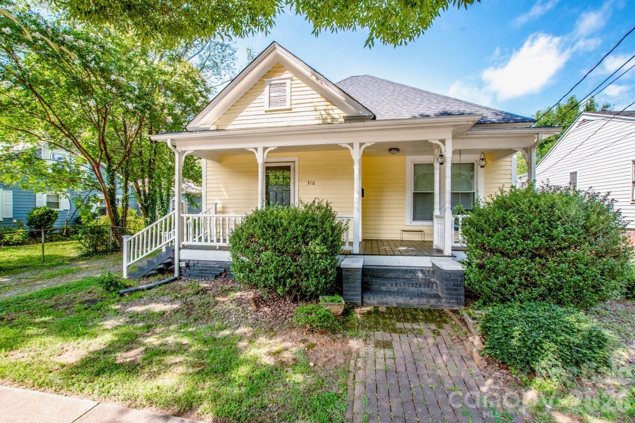 316 S Race St., Statesville, NC 28677