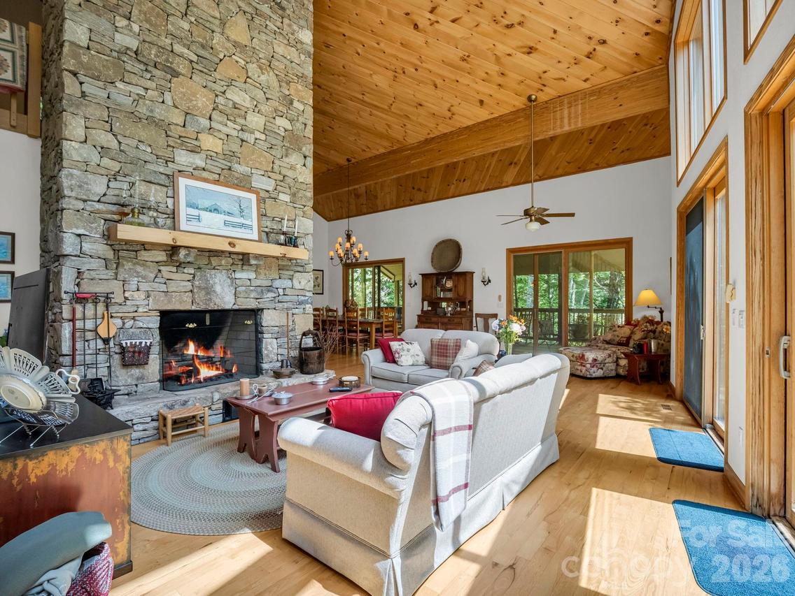 366 Summer Haven Rd., Swannanoa, NC 28778