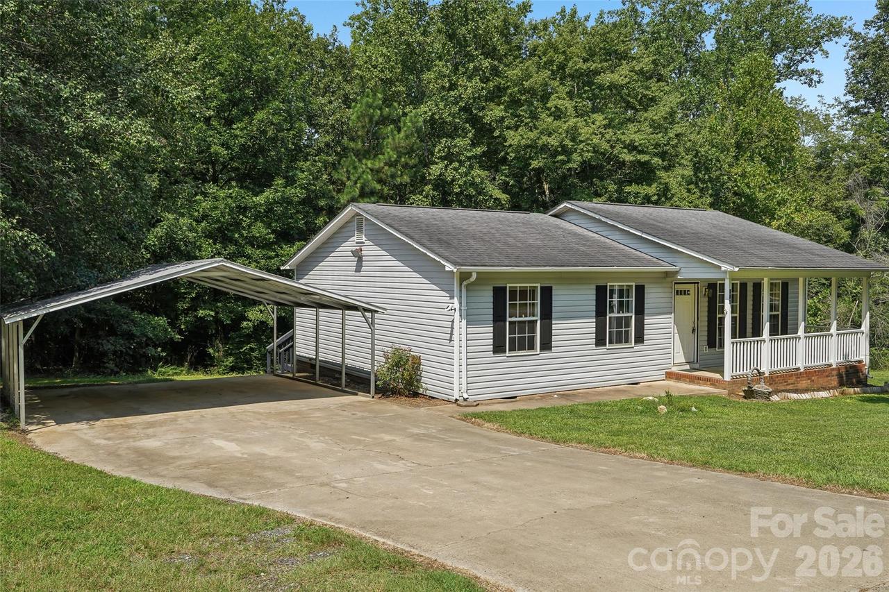 916 Long Branch Rd., Grover, NC 28073