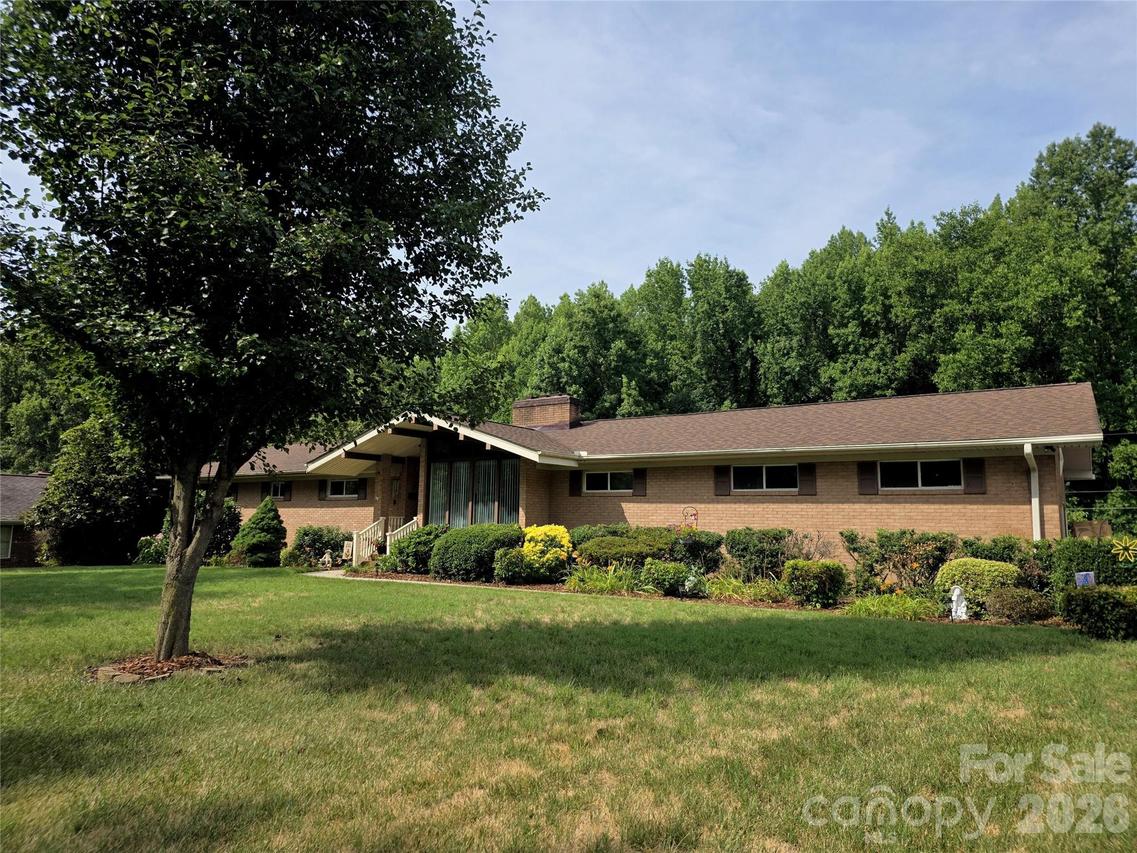2413 Wedgewood Dr., Salisbury, NC 28146
