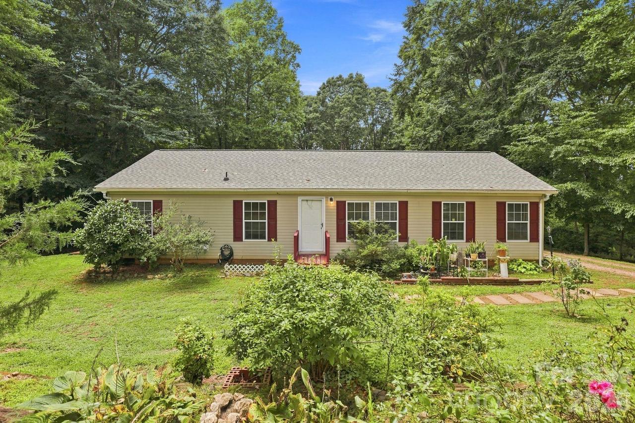 175 Riverfield Dr., Statesville, NC 28625
