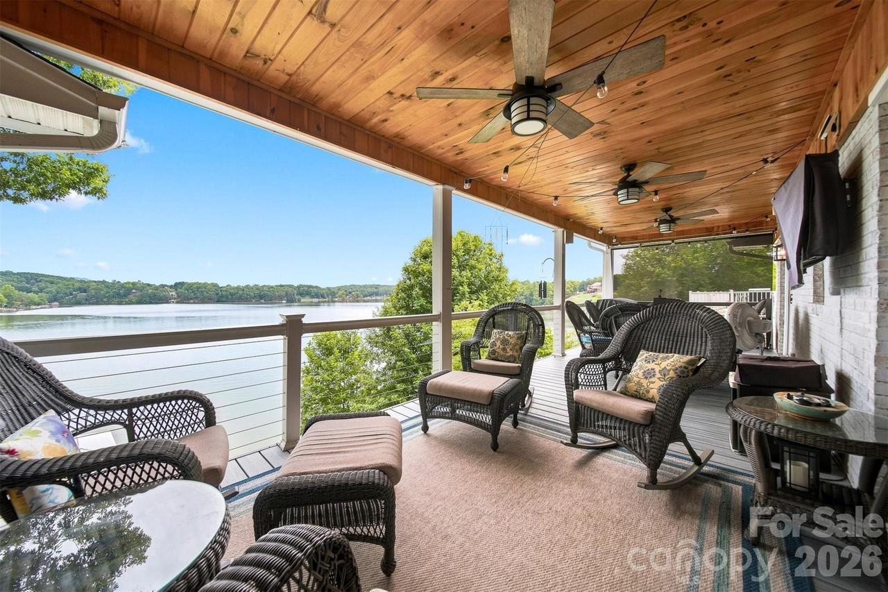 220 Lakeshore Ln., Taylorsville, NC 28681