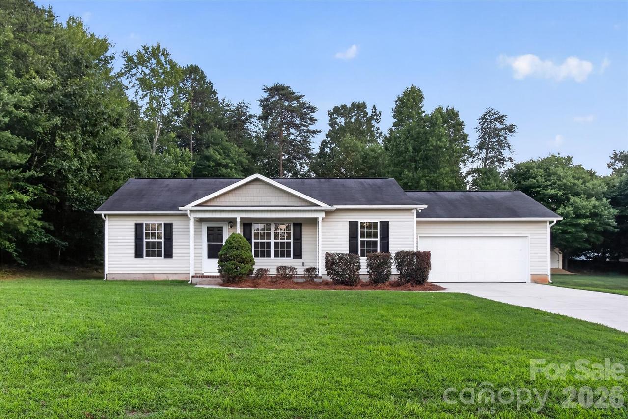 213 Winding Cedar Dr., Statesville, NC 28677