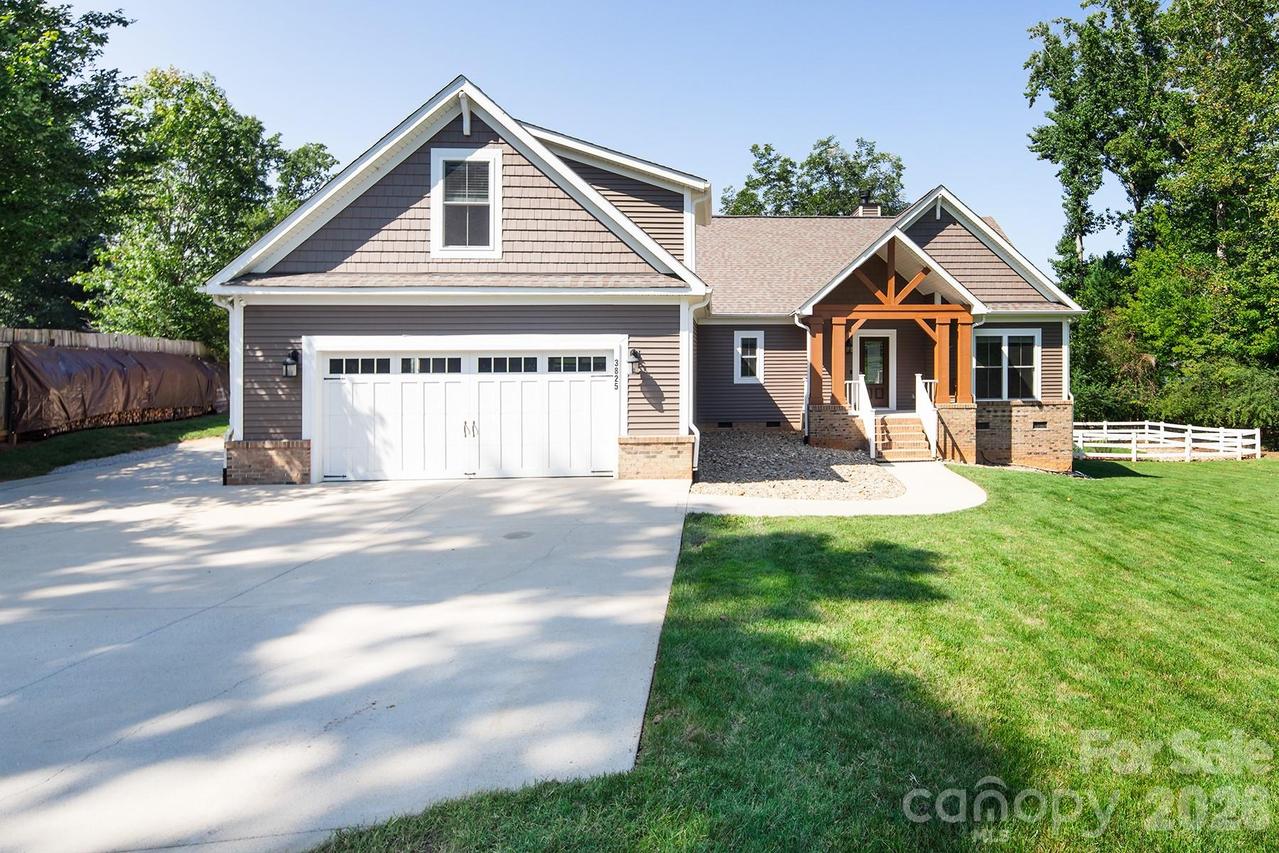 3825 Chevlot Hills Rd., Sherrills Ford, NC 28673