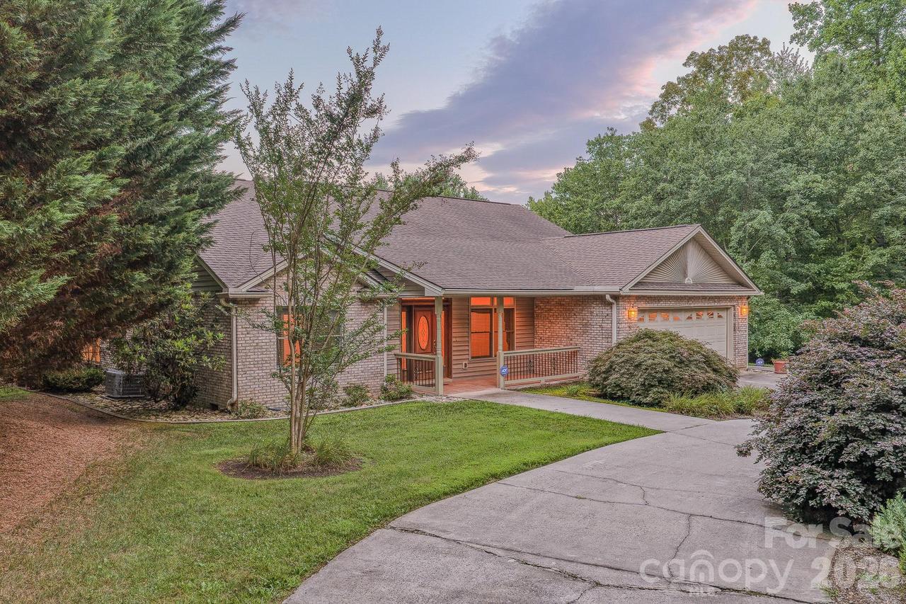 5 Kari Cir., Candler, NC 28715