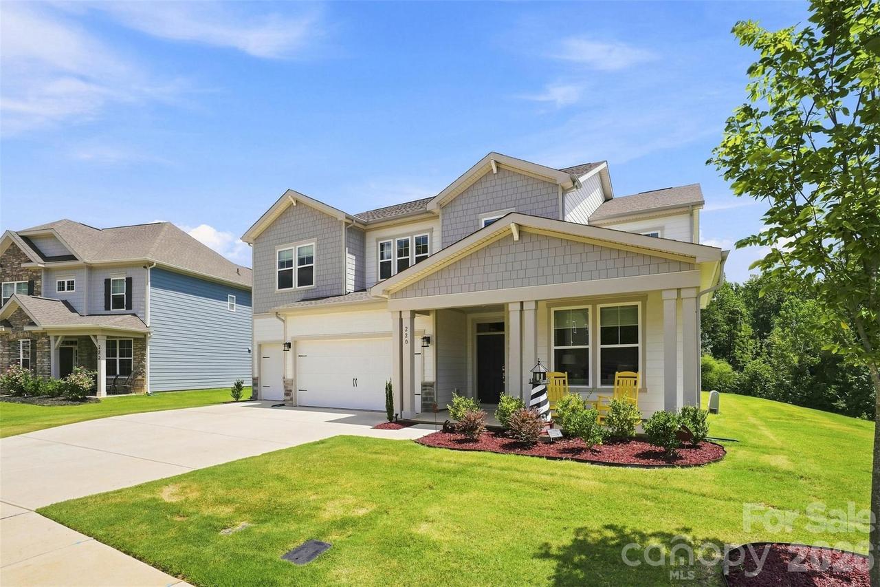 220 E Warfield Dr., Mooresville, NC 28115