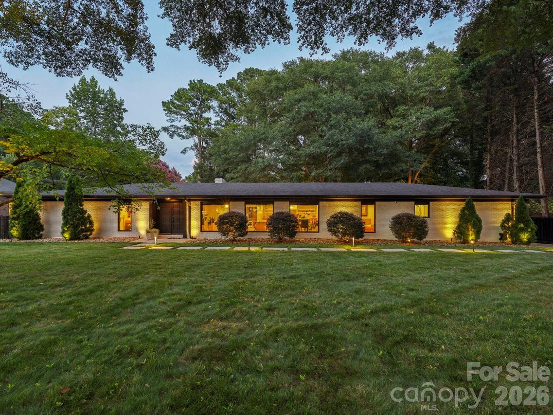 811 Lansdowne Rd., Charlotte, NC 28270