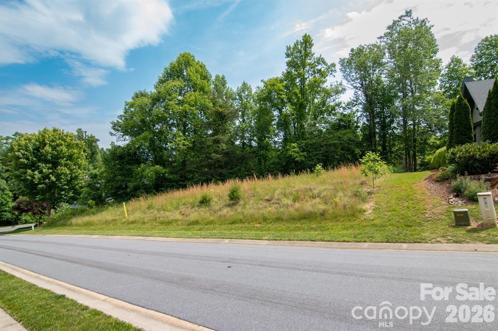35 Cottage Settings Ln., Black Mountain, NC 28711