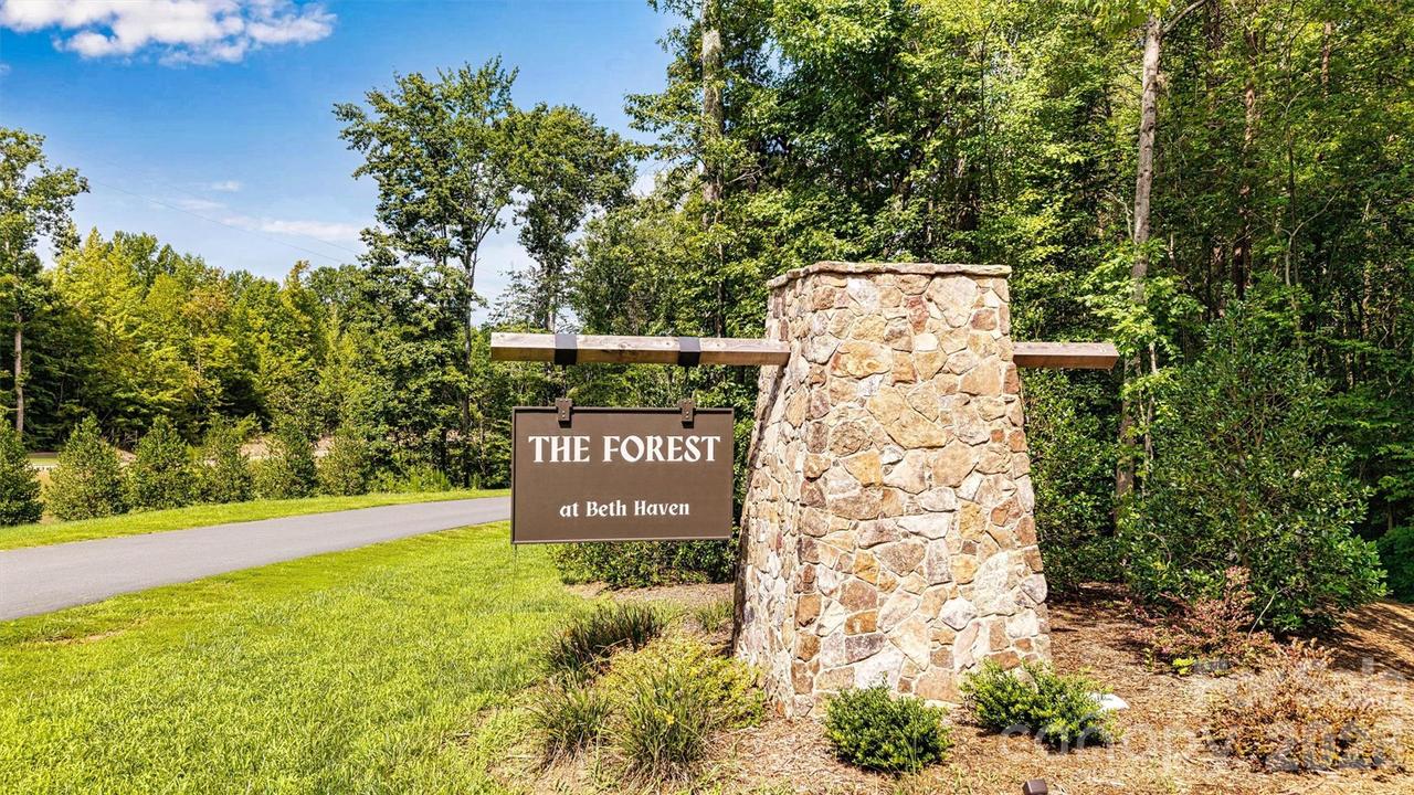 2B Hidden Forest Dr., Denver, NC 28037