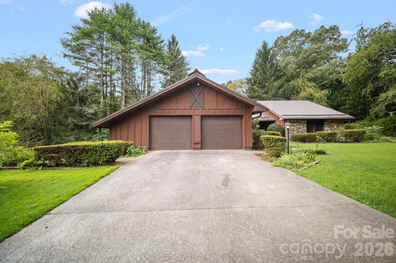 140 Redwood St., Brevard, NC 28712