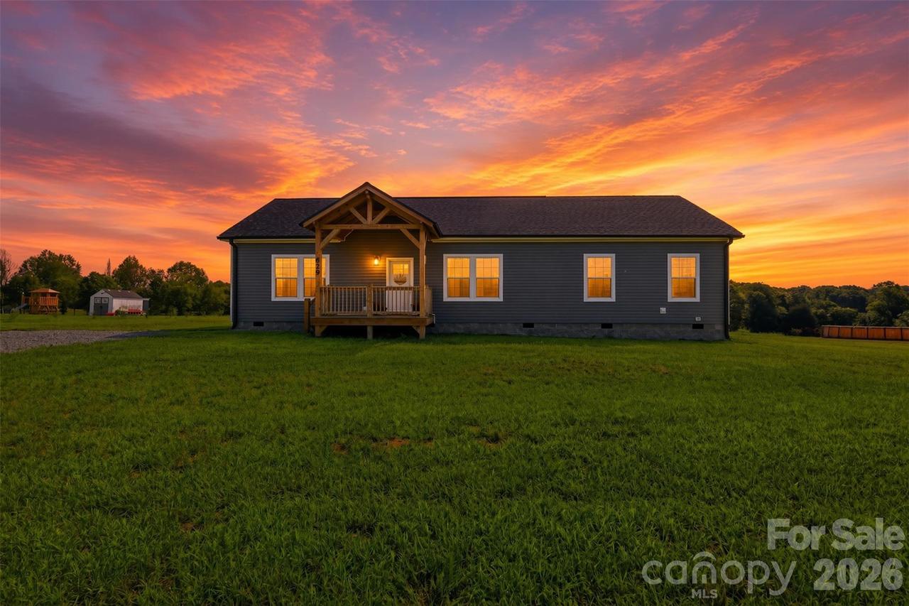 629 Mount Wesley Church Rd., Hiddenite, NC 28636