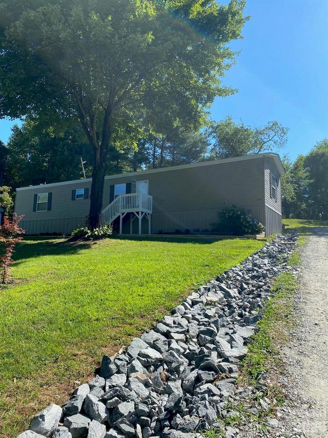 104 Fox Ridge Dr., Hendersonville, NC 28739