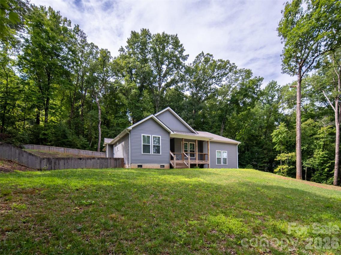 208 Robinson Hollow Dr., Candler, NC 28715