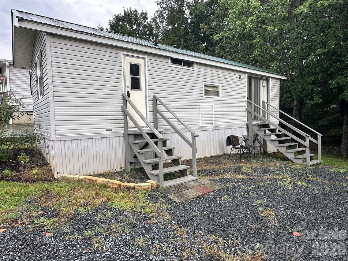 109 Hummingbird Cir., New London, NC 28127