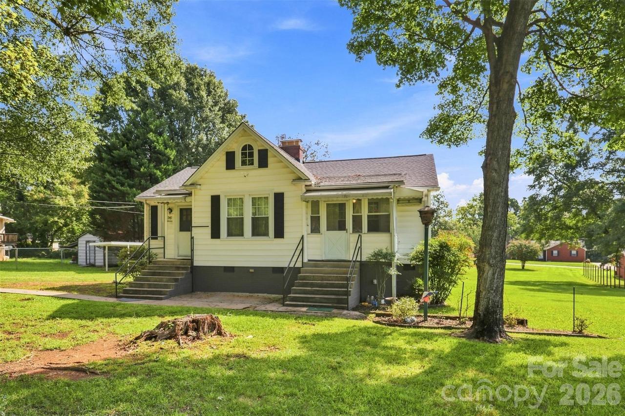 1106 N Main St., Mount Holly, NC 28120