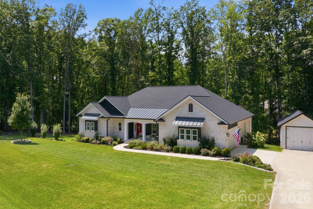 116 Harbor Ridge Dr., Statesville, NC 28677