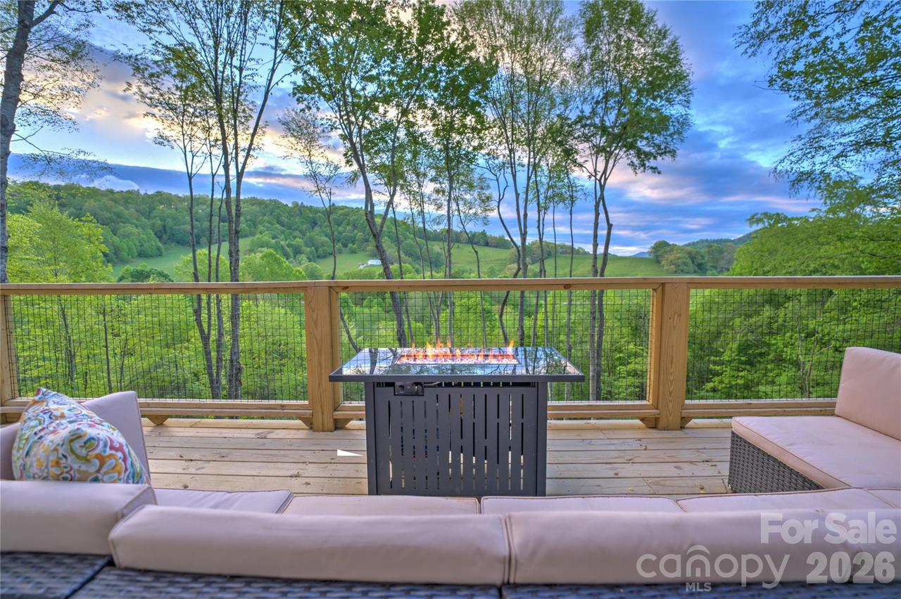 145 Banjo Ln., Waynesville, NC 28785