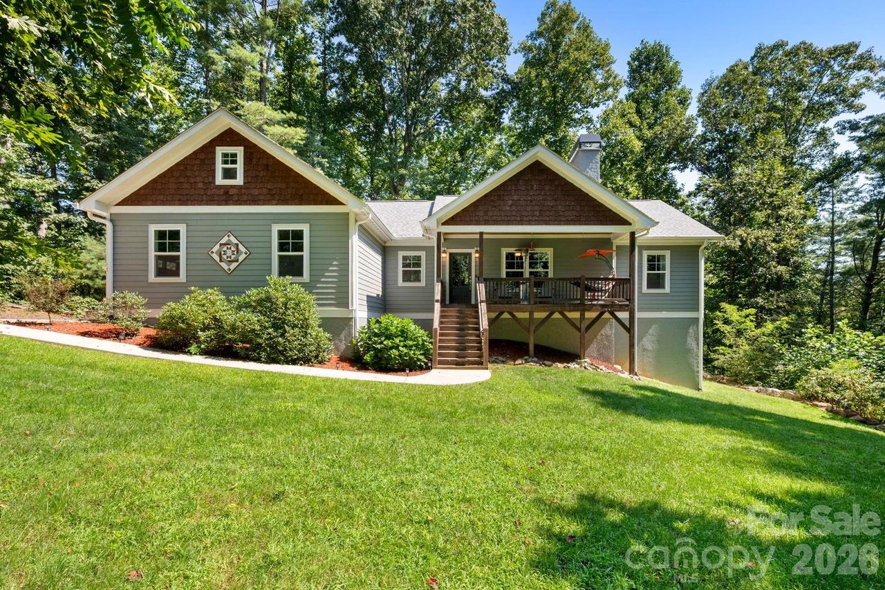 72 Summer Shade Ct., Hendersonville, NC 28792