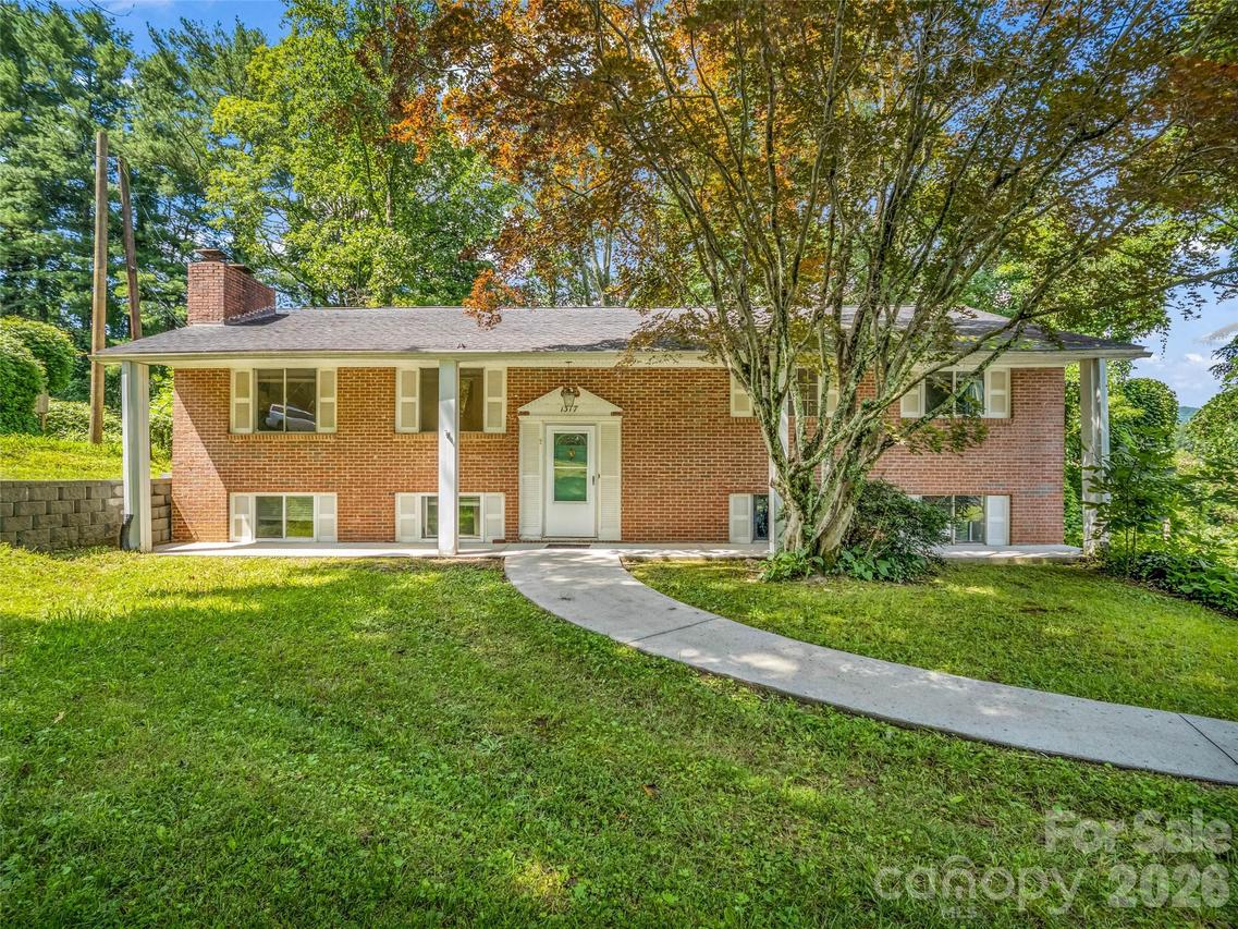 1317 Hyman Ave., Hendersonville, NC 28792