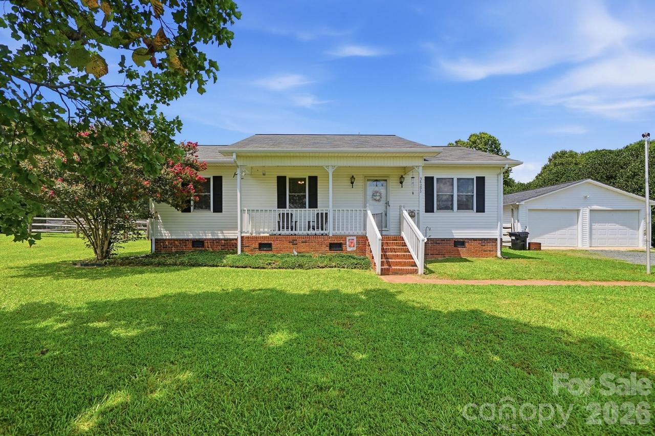 34295 Springdale Dr., New London, NC 28127