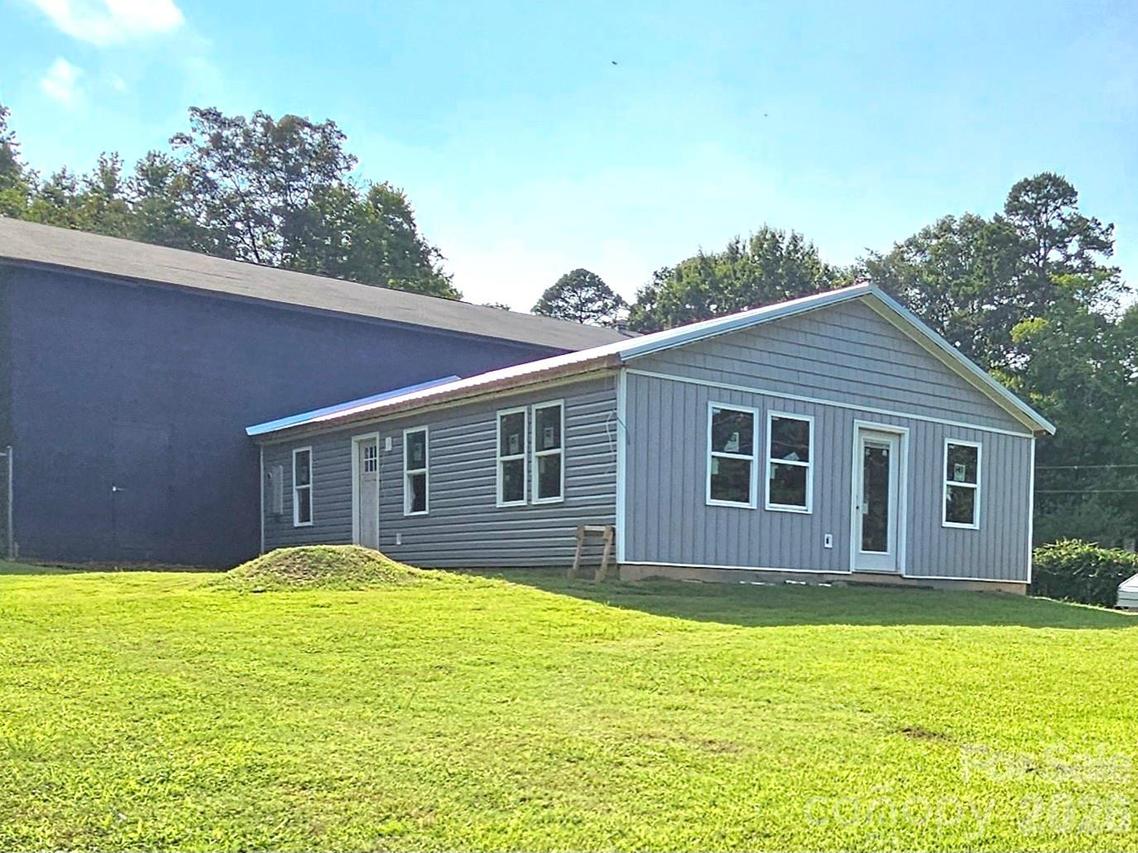 225 Eighth Ave., New London, NC 28127