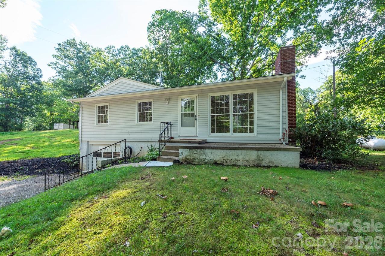 76 Maple Springs Rd., Asheville, NC 28805