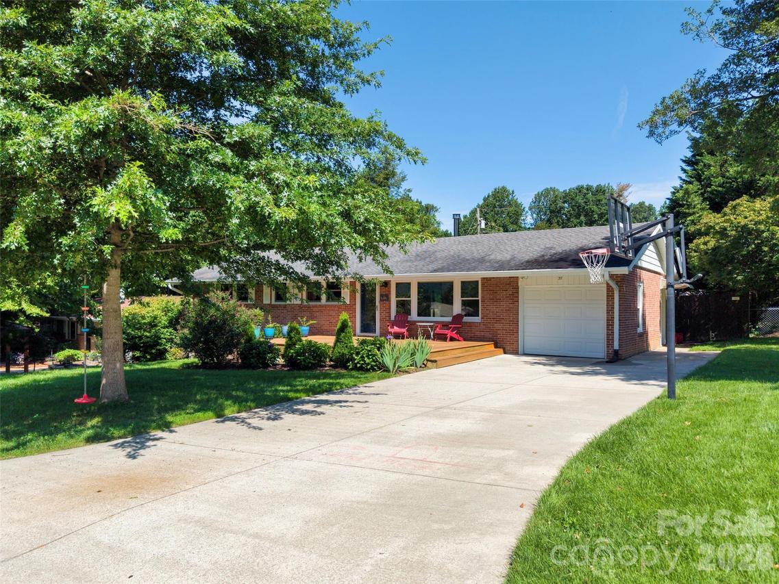 217 S Hillandale Dr., East Flat Rock, NC 28726
