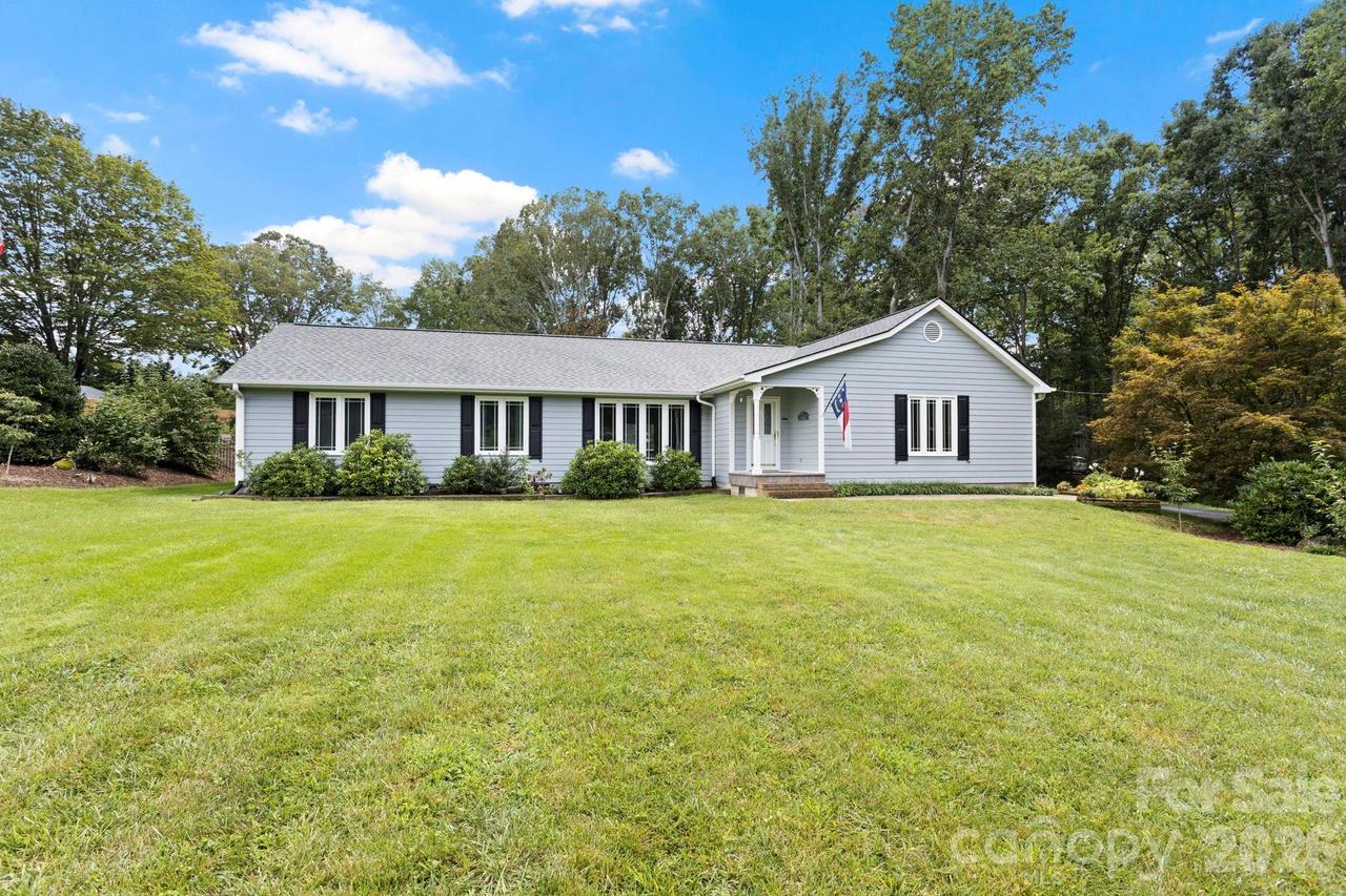 231 Kimberly Ann Dr., Hendersonville, NC 28792