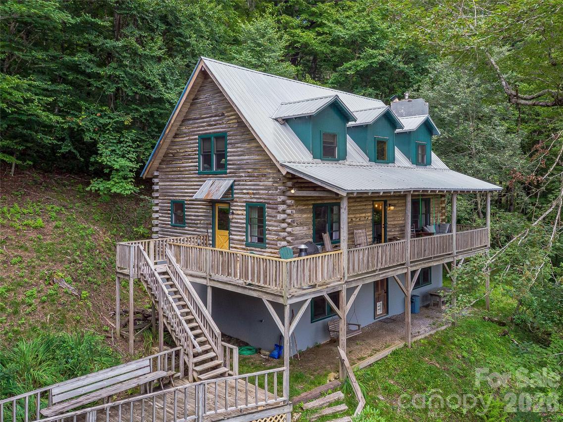 267 Trillium Ln., Burnsville, NC 28714